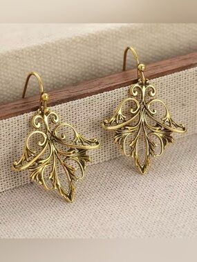Vintage Gold Tone Filigree Leaf Dangle Earrings Botanical Statement Jewelry